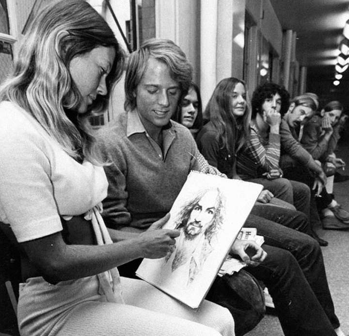 Artist Nancy Jo Davis sketches Manson
